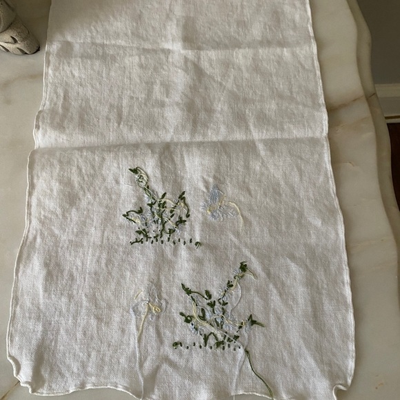 Vintage Embroidered Hand Towels Floral Print - Picture 4 of 9